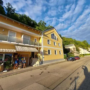 Und Zum Donaublick Gasthof